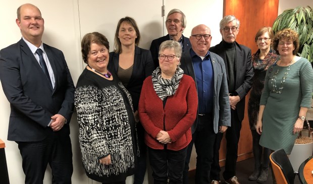 • Namens de gemeente werd het convenant ondertekend door wethouder Erik van Hoften (links op de foto).