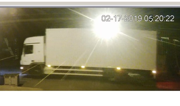 • De vrachtwagen die de lading meenam.