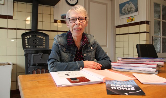 • Truus heeft een stapel plakboeken over 35 jaar Onder Ons.