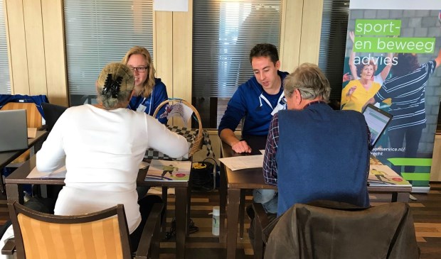• De aftrap van de gemeenteweken vond afgelopen weekend plaats tijdens de fittest voor 50-plussers in het Hof van Batenstein in Vianen.