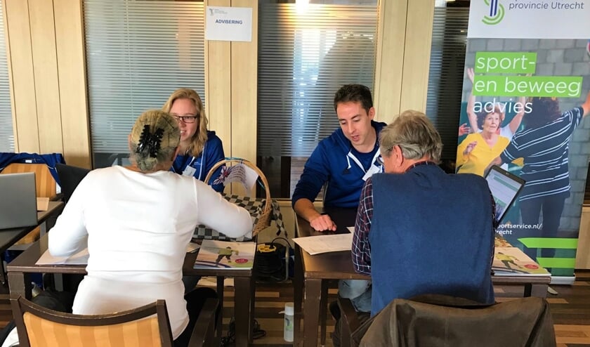 • De aftrap van de gemeenteweken vond afgelopen weekend plaats tijdens de fittest voor 50-plussers in het Hof van Batenstein in Vianen.