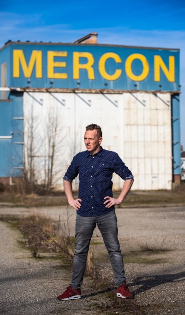 • Egbert de Kwaasteniet op het Mercon-terrein.