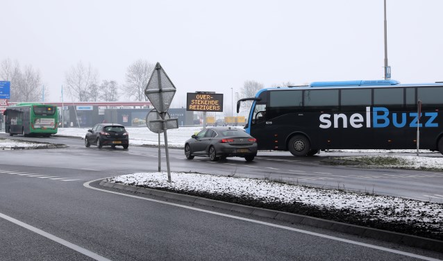 • Een van de haltes van Qbuzz bij de A27/N214, die als onveilig wordt ervaren.