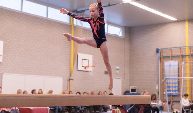• Suzanne Barzilay op het onderdeel balk.