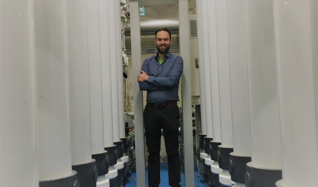 • Michiel Alexander de Raaf op bezoek bij een pharmafilter-installatie.