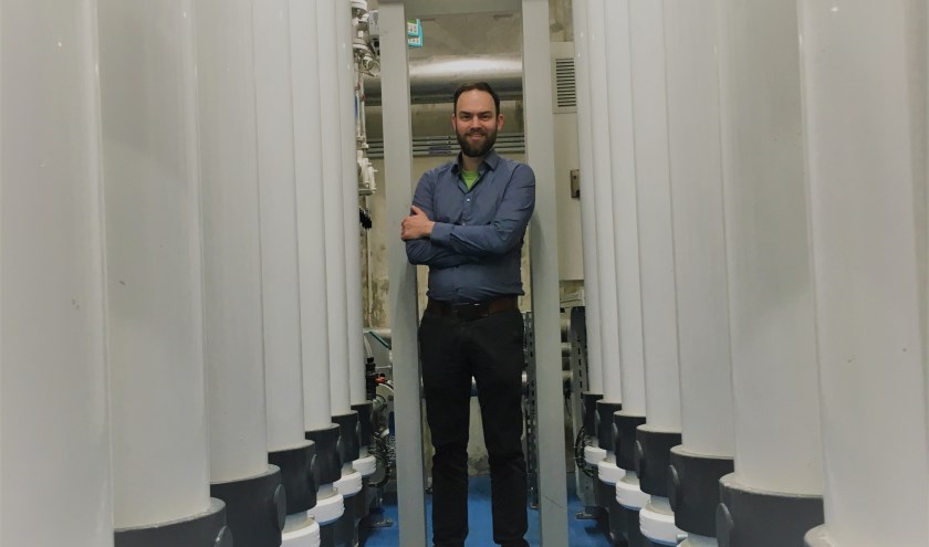 • Michiel Alexander de Raaf op bezoek bij een pharmafilter-installatie.