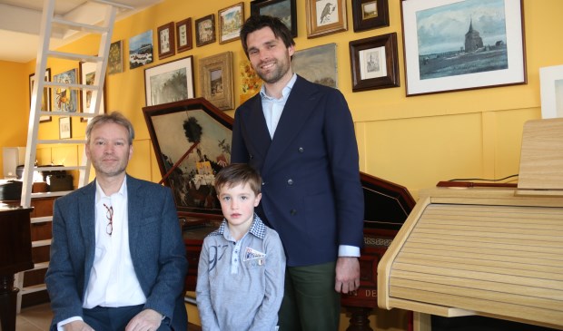 • V.l.n.r. Sietse van Wijgerden, zoon Jochanan en vader Marcel van der Poel.