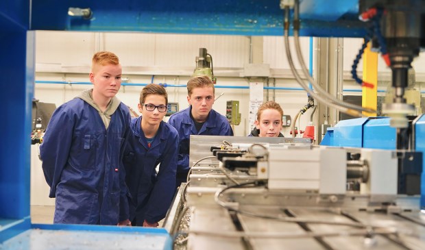 • Technisch onderwijs op het Cambium College.