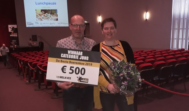 • André en Jeanette Vink met hun prijs.