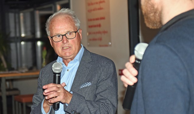 • Foppe de Haan vertelde boeiend over zijn loopbaan als trainer-coach.