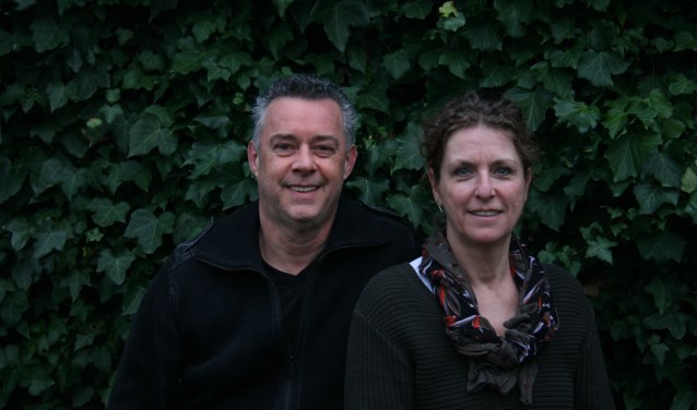 Wim Kraaij en Mylène Kreté sparen voor een auto om aan de kraamkliniek te doneren.