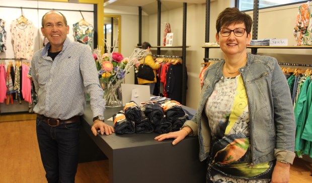 • André Lagarde en verkoopadviseuse Heidi Sluijs.