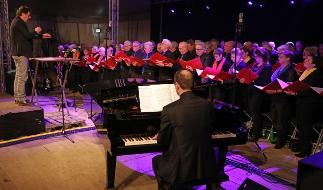 • Muziek op donderdagavond tijdens de Hans den Ouden Marathon.
