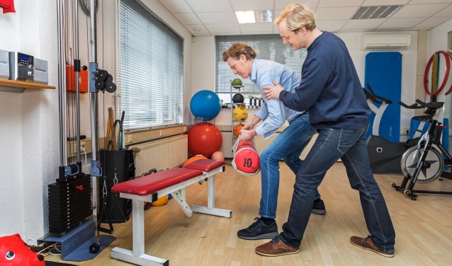 • De nieuwe fysiotherapeut Arend Brandsma (r) samen met eigenaar en oprichter Edwin Tulkens.