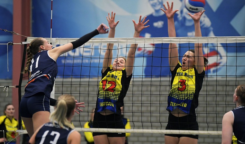 • Volley Meerkerk'95 won de derby in Dordrecht met 2-3.