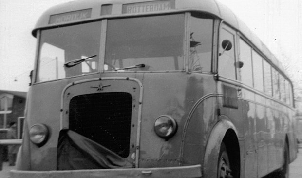 • De eerste bussen waren van eigen ontwerp en hadden boven de gril een fraai Aviolanda-embleem.