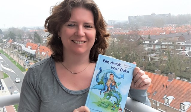 • Bianca Nederlof en haar kinderboek 'Een draak voor Dako'.