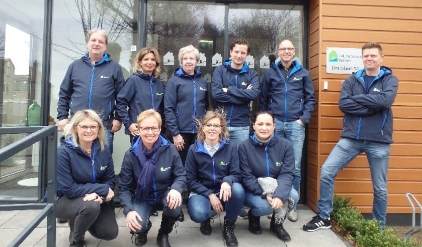• Het team van Lek en Waard Wonen dat de handen uit de mouwen gestoken heeft.
