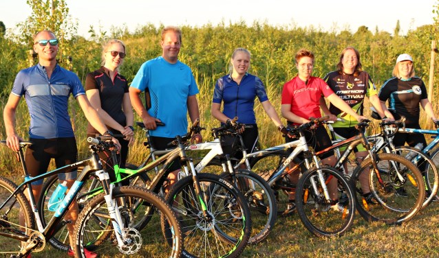• Team Hut&Co, met derde van rechts Virginia Hoogendoorn.