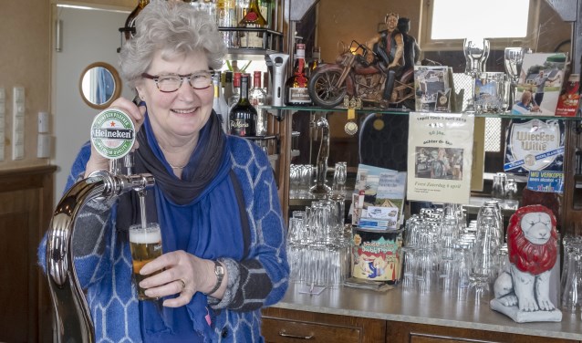 • Truus Ligchaam, al vijftig jaar het gezicht van café-slijterij De Roode Leeuw.