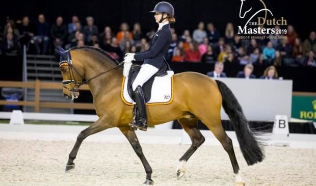 • Tessa van Hemert met Noordhof's Surprise op Indoor Brabant.