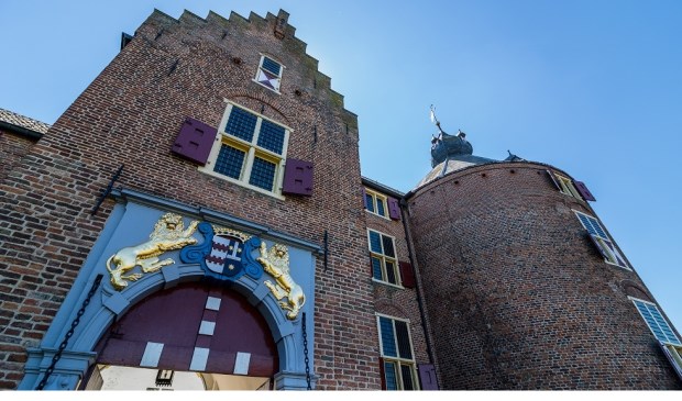 • Het poortgebouw van Kasteel Ammersoyen.