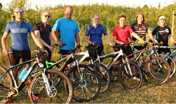 • Team Hut&Co, met derde van rechts Virginia Hoogendoorn.