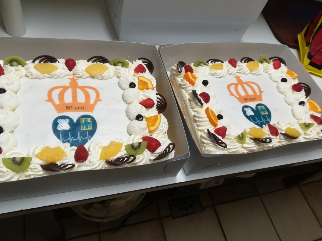 Feestelijke taarten vanwege het 80-jarig bestaan.