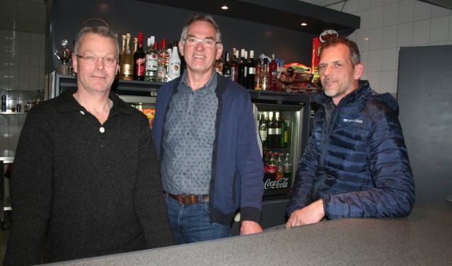 • Arjan van der Ham, Pel Sterk en Christiaan de Jong (v.l.n.r.) 'balen' van de situatie.
