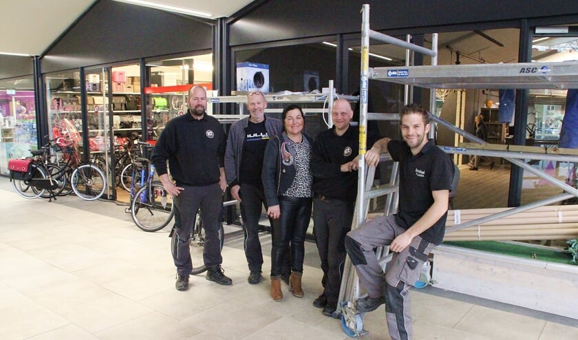 • De betrokkenen bij Korteland, met v.l.n.r. Dennis, Ruud, Nel, Gavin en Adriaan.