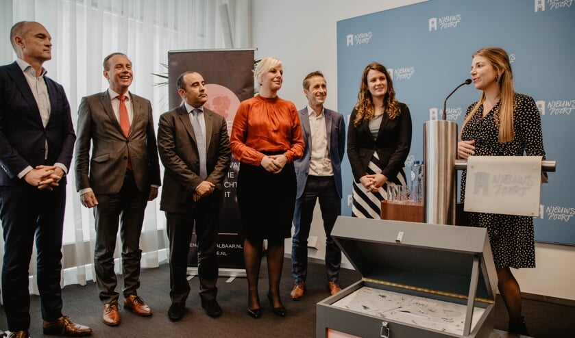 • Woensdag 10 april sprak Sara (rechts) in Den Haag o.a. de politici Segers (CU) en Van der Staaij (SGP).