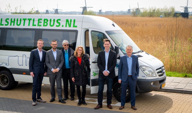 • De belanghebbenden bij de pendelbusdienst.