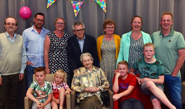 • Honderdjarige Reintje den Butter in het middelpunt van de belangstelling.