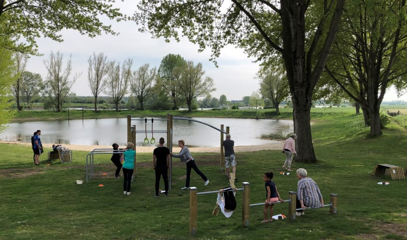 • De sporttoestellen staan bij het Gelre's End.