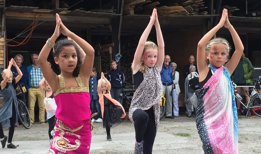 • Kinderen dansen tijdens een eerdere editie van Ontmoet & Proef.
