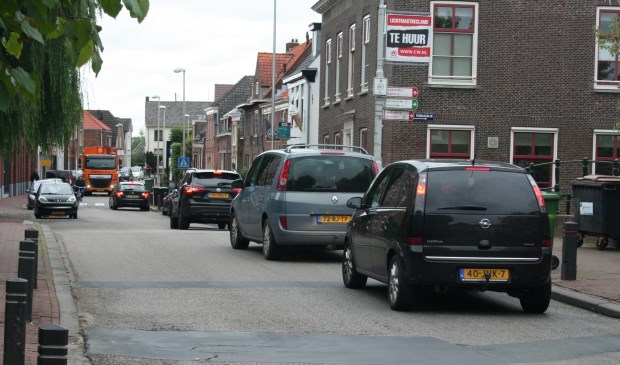 • In Meerkerk loopt het verkeer regelmatig vast.