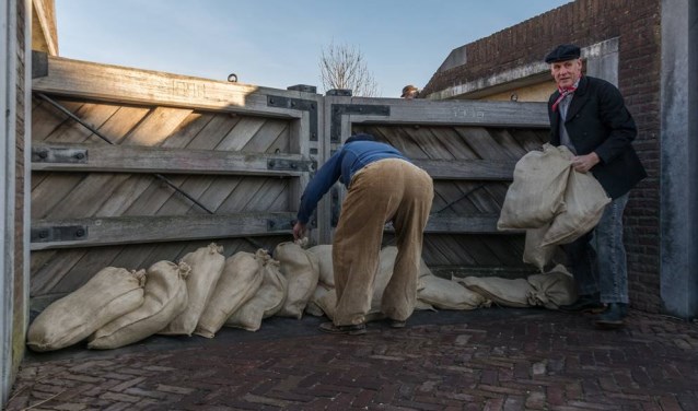 • Oefenen voor het theater van Brouwers' Dam.