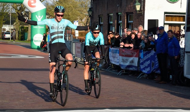 • Luuc Bugter kreeg de zege 'cadeau' in Lexmond.