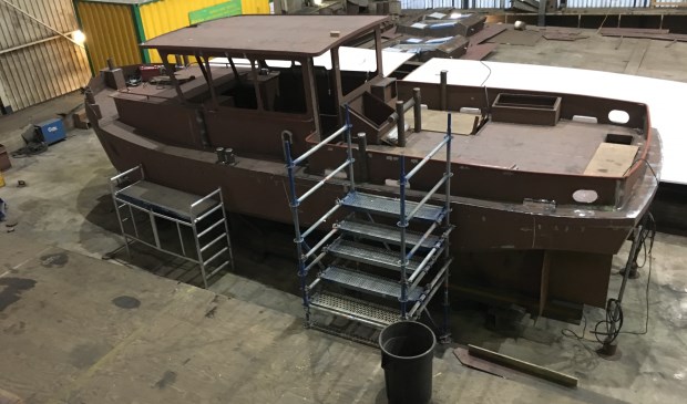• De sleepboot in aanbouw.