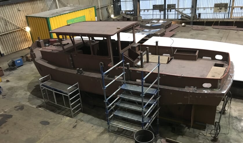 • De sleepboot in aanbouw.