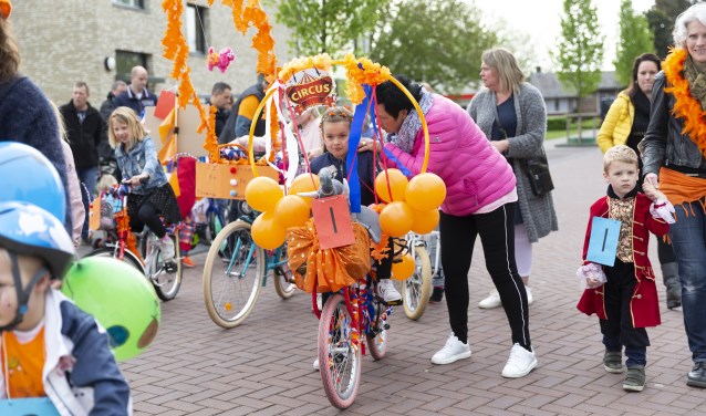 Een optocht met versierde fietsen doet het altijd goed.