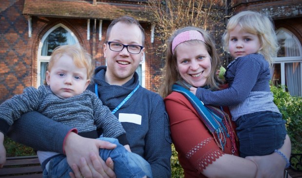• Theo en Clazien van der Schelling en hun kinderen Judith en Kaleb.
