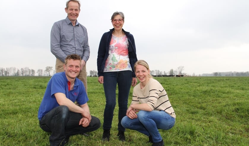 • Vlnr: Rokus, Teunis Jacob, Nelie en Anja.