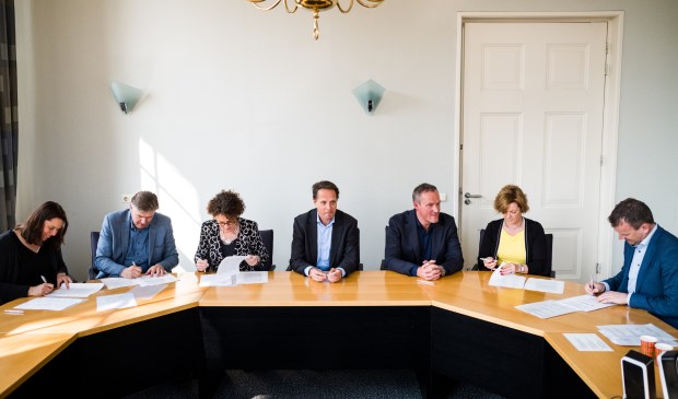 • De ondertekening van de overeenkomst.