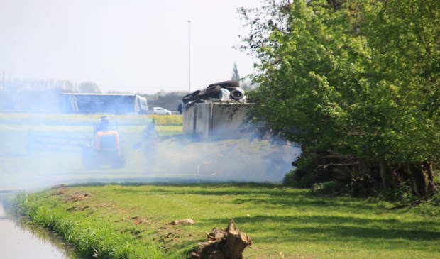 • De brand zorgt voor veel rookontwikkeling.
