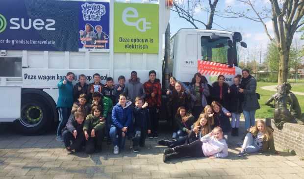 • De kinderen van de Leilinde tijdens de les.