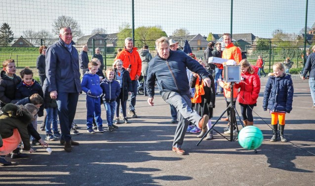 • Wethouder Adrie Bragt in actie.