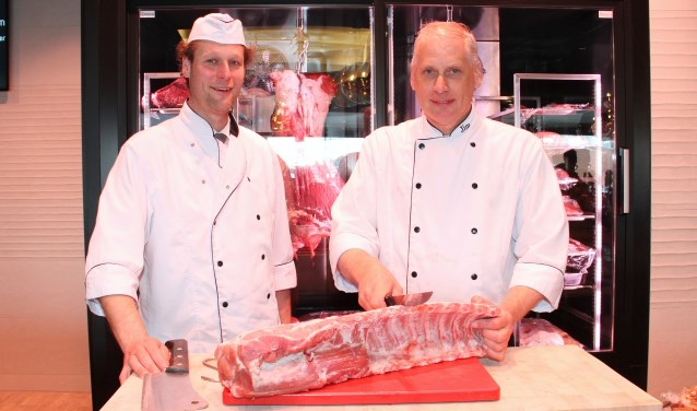 • Arie Bakker (links) en zijn collega Jim Woudenberg.