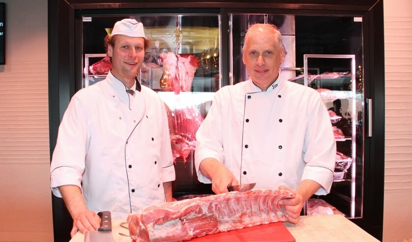 • Arie Bakker (links) en zijn collega Jim Woudenberg.