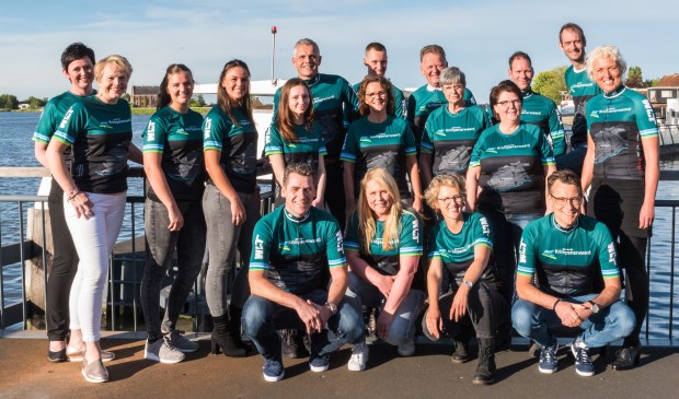 • Groepsfoto van Team Krimpenerwaard in het nieuwe tenue.